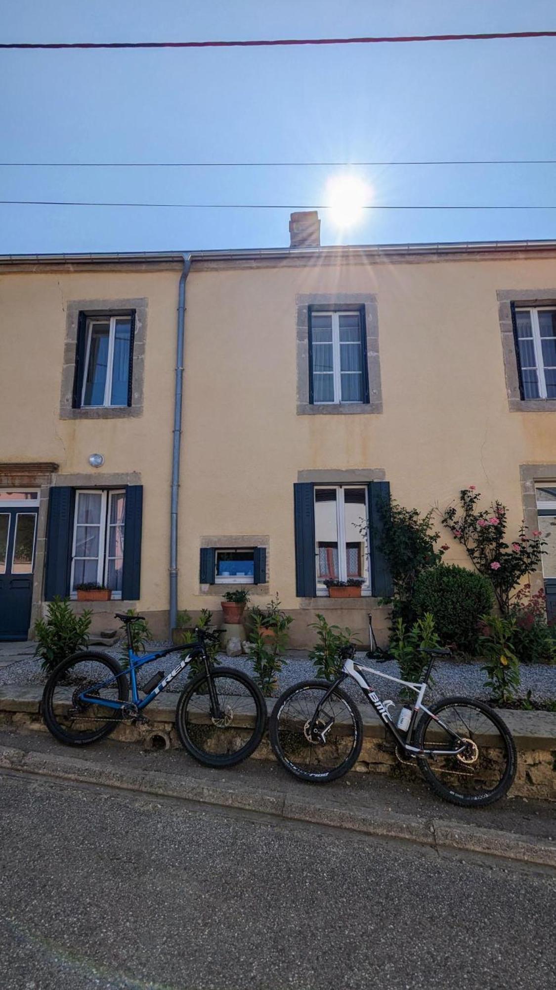 Maison Egalite Melay  Экстерьер фото