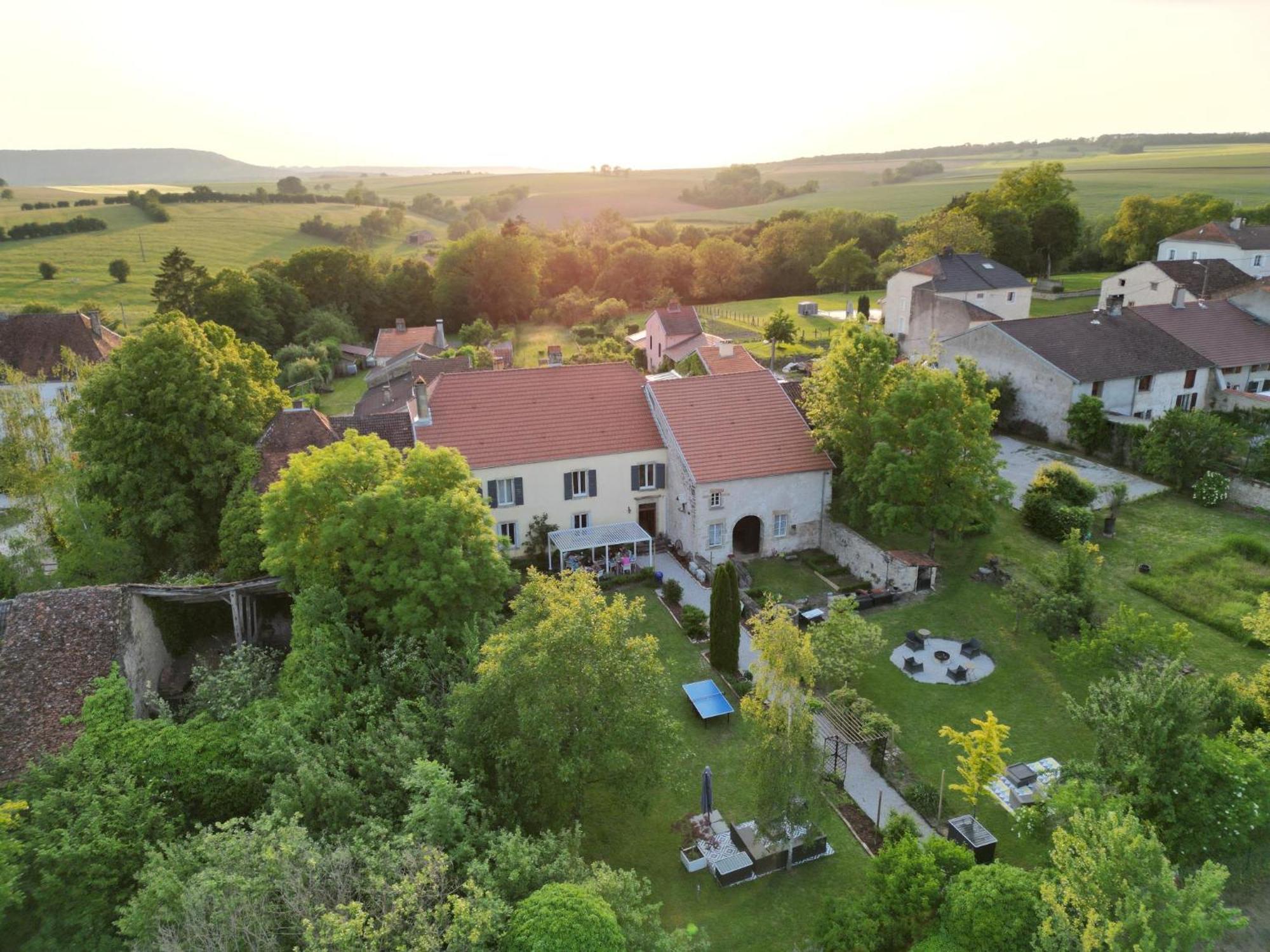Maison Egalite Melay  Экстерьер фото